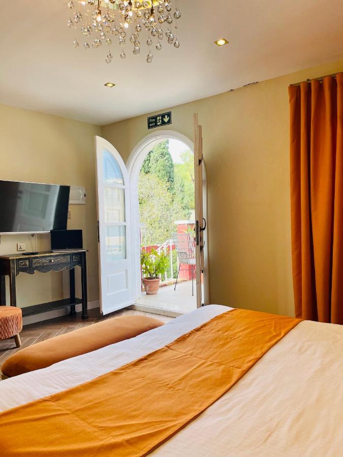 The Red Farm Relais & Iklin