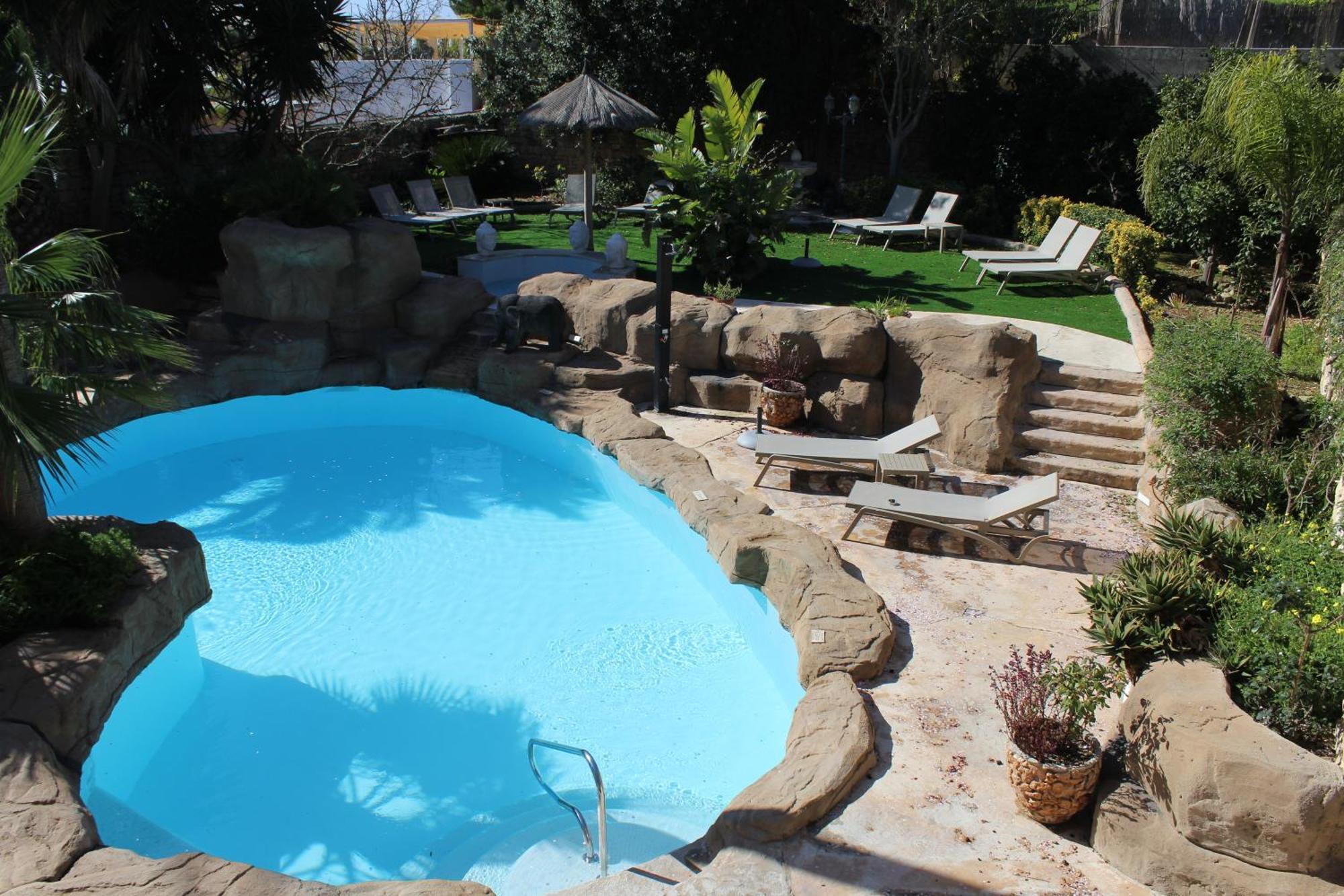 The Red Farm Relais & Iklin