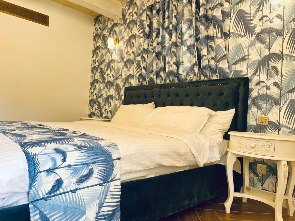 The Red Farm Relais & *