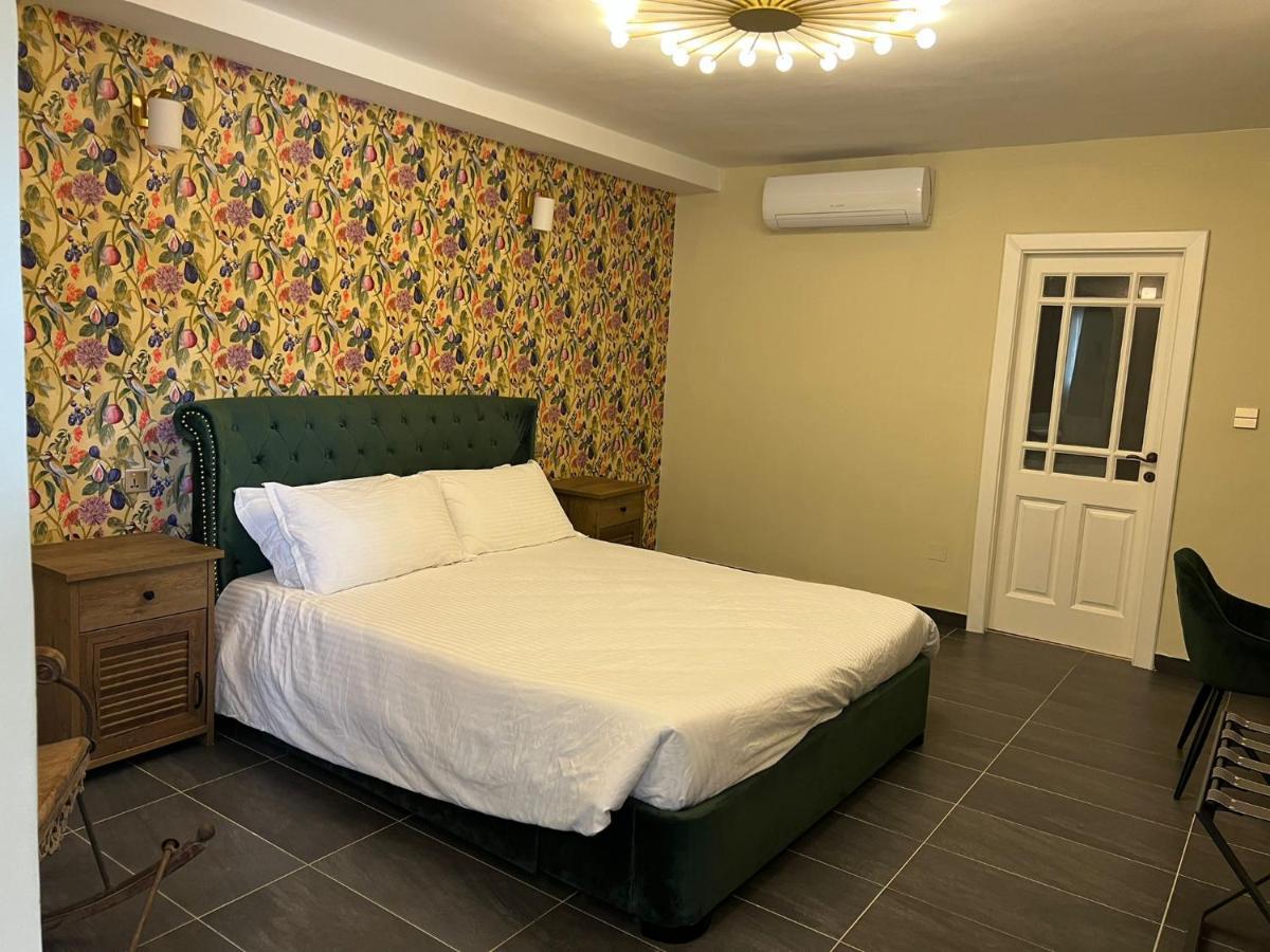 The Red Farm Relais & Iklin