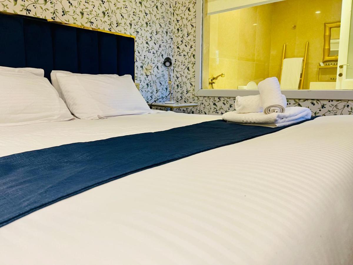 Hotel The Red Farm Relais & Iklin