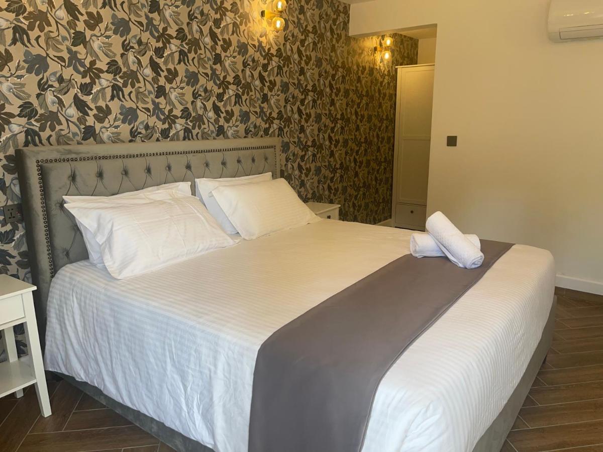 The Red Farm Relais & * Iklin