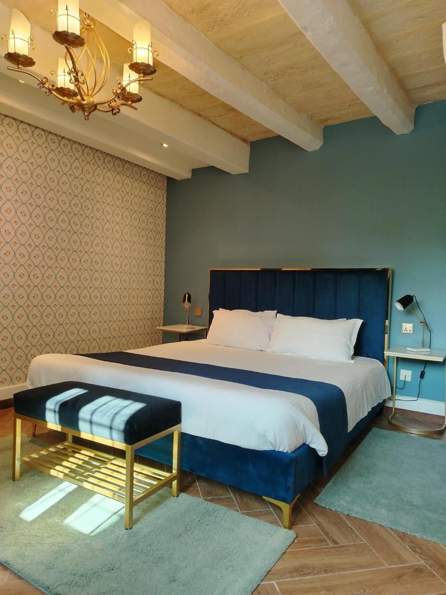 The Red Farm Relais & * Iklin