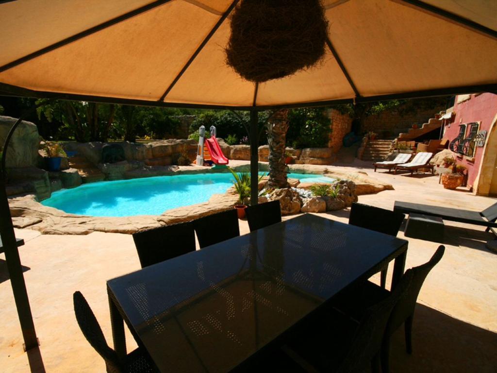 The Red Farm Relais & Iklin