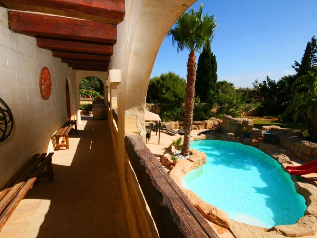 Hotel The Red Farm Relais & Iklin